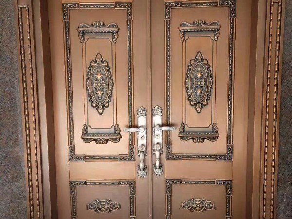 銅門和別墅更配