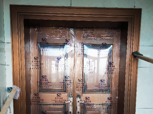 佛山銅門(mén)廠家愛(ài)唯銅藝——順德胡總別墅銅門(mén)簡(jiǎn)約風(fēng)格