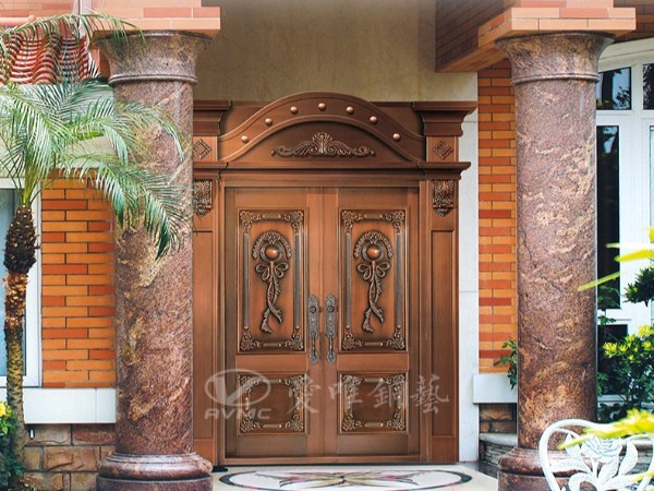 銅門生產(chǎn)廠家的銅門價格不一樣