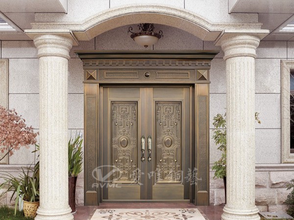 廣東銅門廠家愛唯銅藝嚴格控制高質(zhì)量銅門的生產(chǎn)